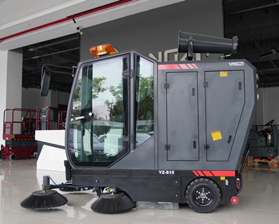 浙江惠禾源選擇揚(yáng)子S15駕駛式掃地機(jī)