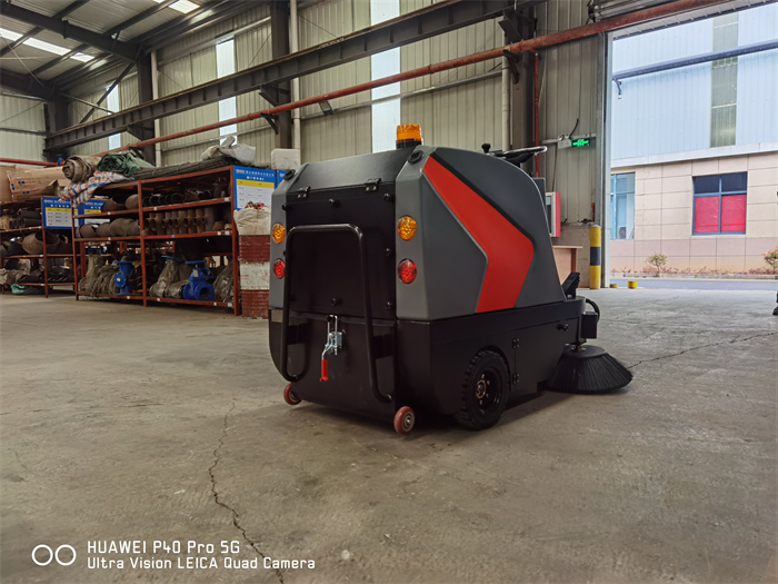 倉(cāng)庫(kù)再大都不怕，揚(yáng)子掃地車(chē)讓您坐享清潔