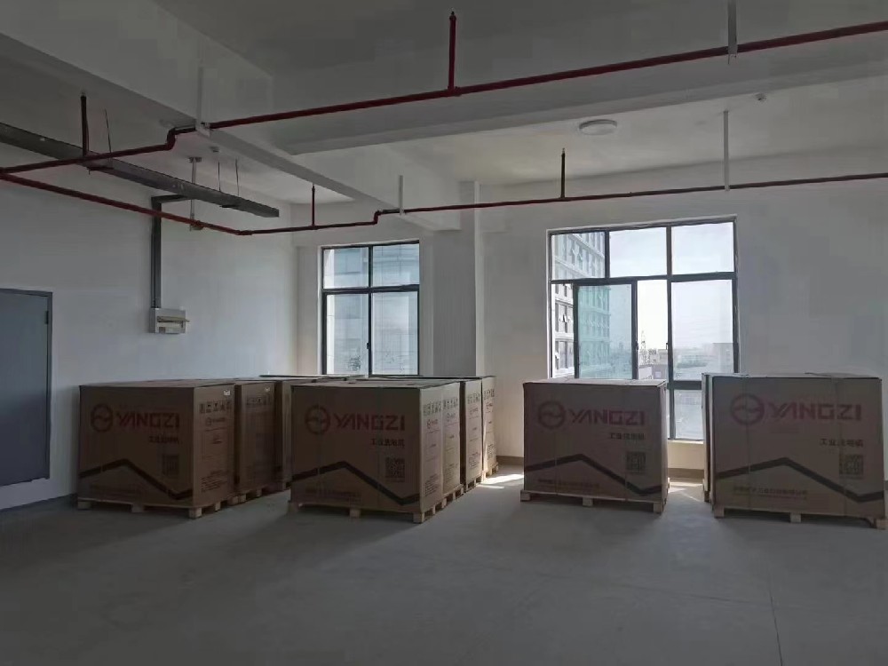 河南鄭州地區(qū)客戶采購揚子洗地機