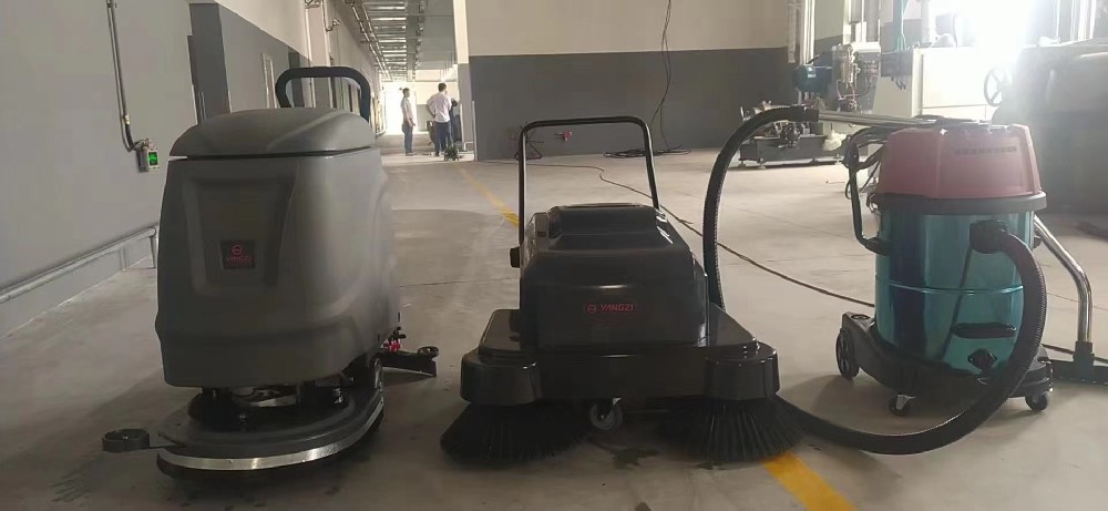 富士康產(chǎn)業(yè)園采購(gòu)揚(yáng)子駕駛式掃地機(jī)