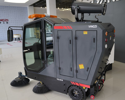 駕駛式掃地機(jī)使用過程中有哪些細(xì)節(jié)容易忽視